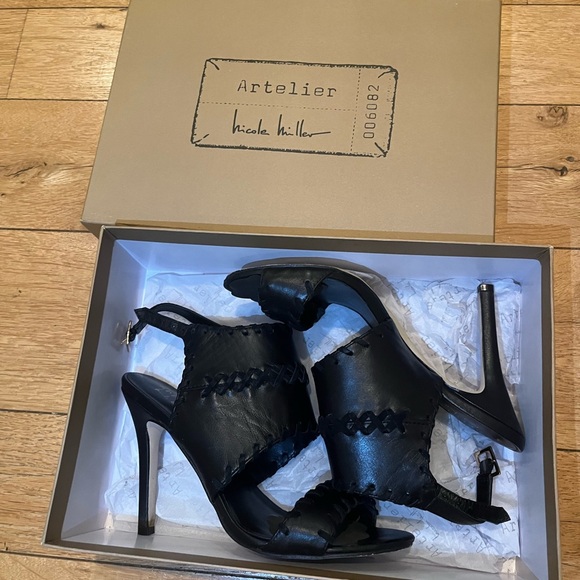 Nicole Miller Artelier Percy black leather heel- Size 6.5 - Picture 8 of 8